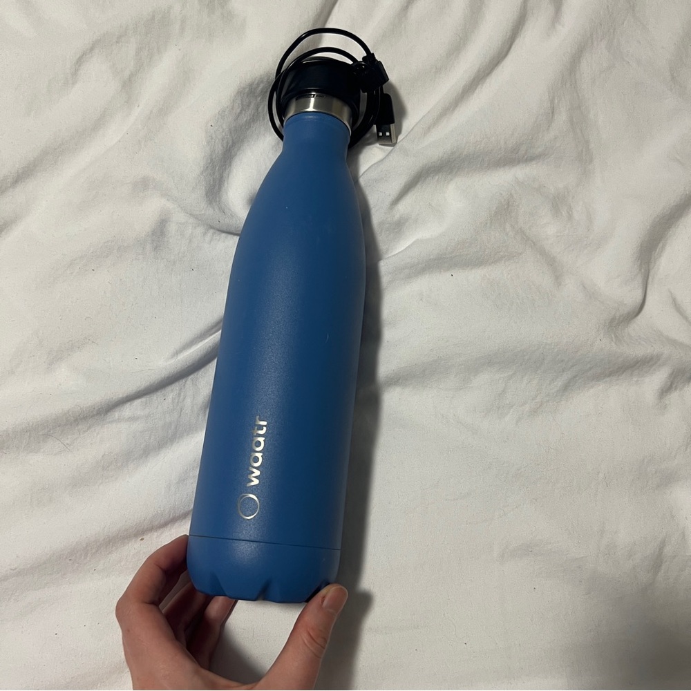 🚨 Last day Fri 🧳 UV Waatr Insulated Blue Bottle